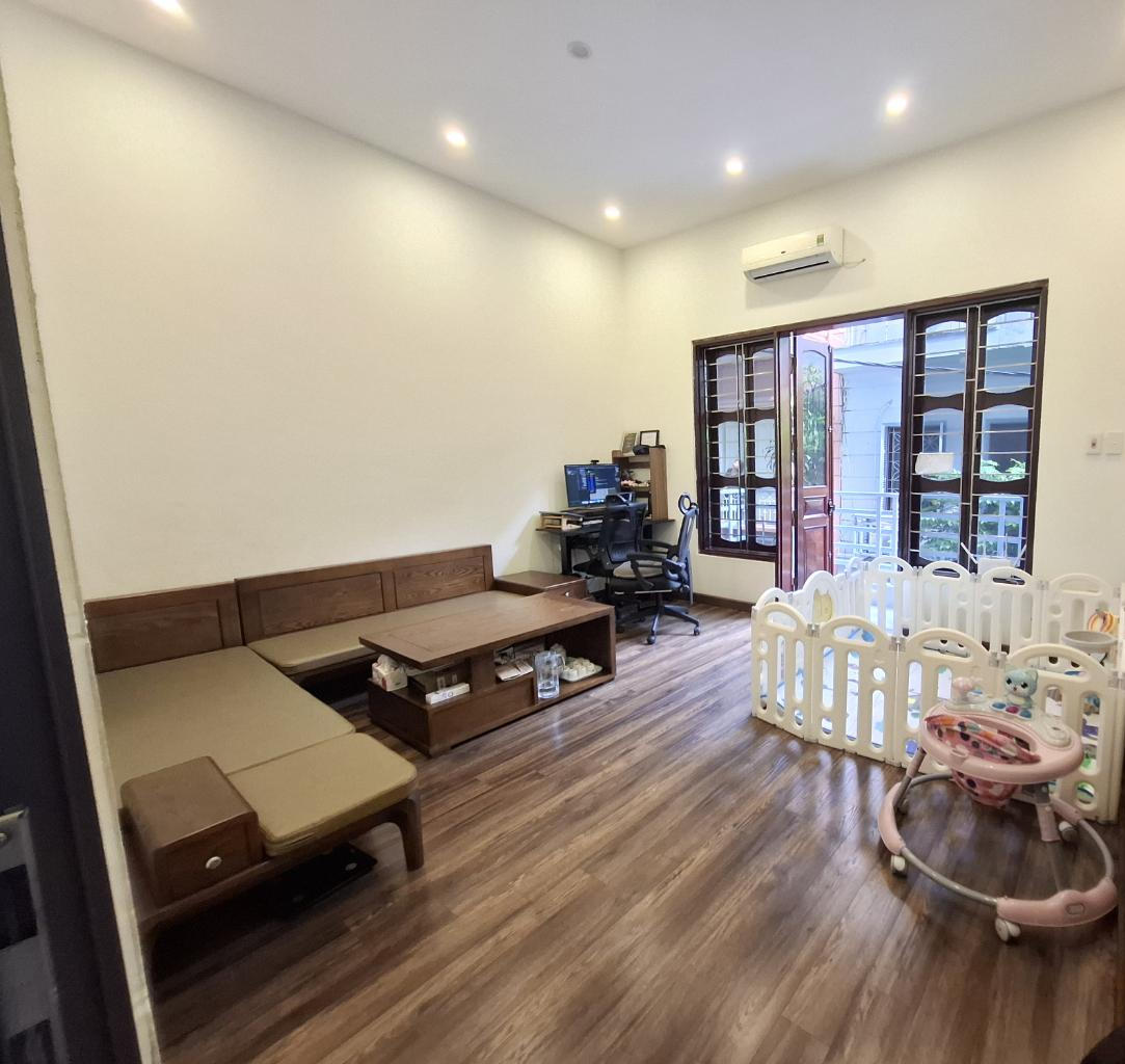 TRUNG TÂM CẦU GIẤY -KHU PHÂN LÔ – Ô TÔ TRÁNH – HAI THOÁNG TRƯỚC SAU.